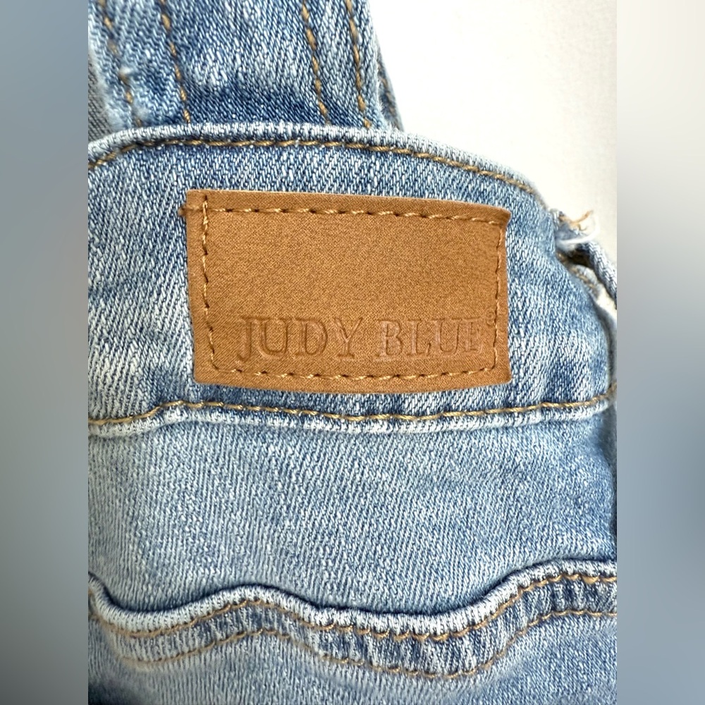 Judy Blue Distressed Shorts Overalls With Released Hem Size 32 - Picture 5 of 8